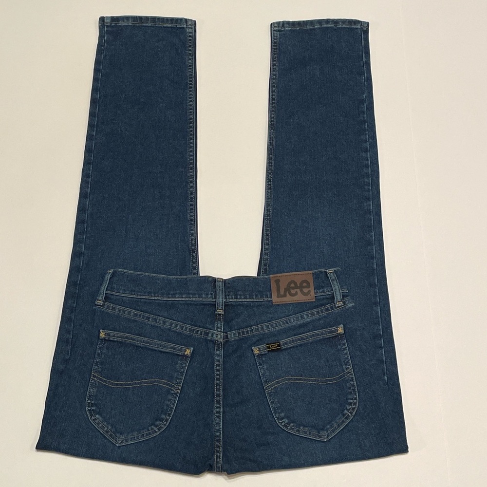 LEE ATHLETIC FIT TAPERED LEG BLUE JEANS (31X34)